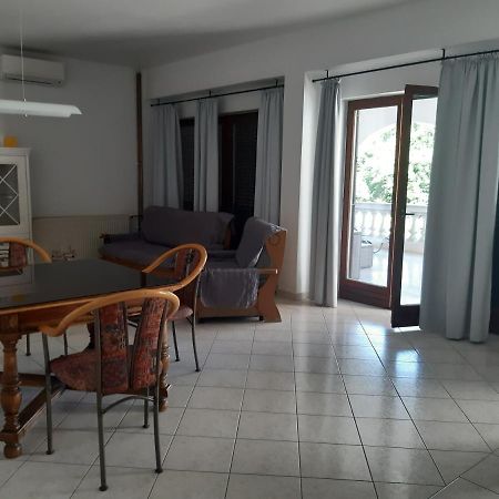 Apartment Nevija E Natale Opric Bagian luar foto